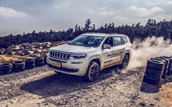 jeep指揮官養車費用 jeep指揮官多久保養一次