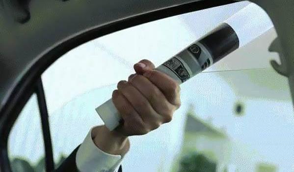 什么是車窗防夾手功能,智能識別很貼心(通過觸覺和視覺執(zhí)行)