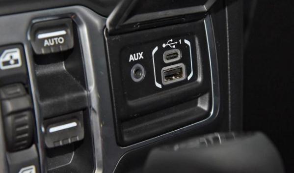 多媒體/充電接口是什么,接口對(duì)應(yīng)端口一致(常用型功能)