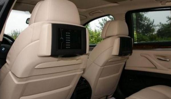 什么是后排液晶屏，高端車型的配置（長途坐車不寂寞）