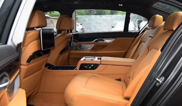 什么是后排控制多媒體,功能實用高端大氣(奢華的象征)