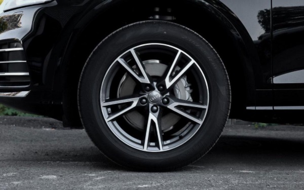 進(jìn)口q5和國(guó)產(chǎn)q5的區(qū)別 進(jìn)口q5和國(guó)產(chǎn)q5怎么選