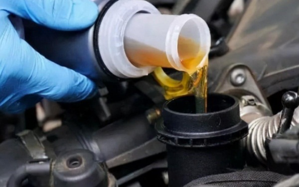 眾泰sr7加多少機油 眾泰sr7保養加機油標準