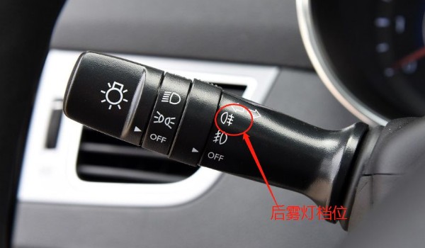 霧燈標志是什么樣子的 豐字旁邊加半圓