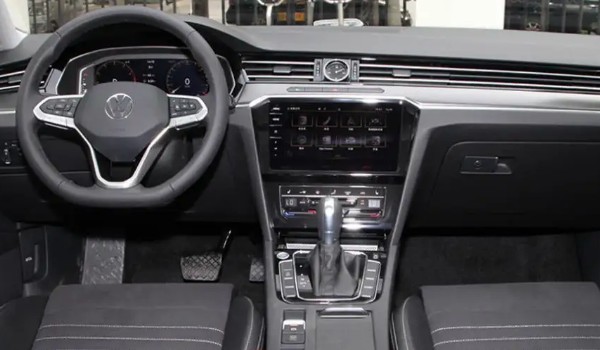 奧迪a4l和邁騰怎么選 邁騰配置豐富頂配僅售30萬