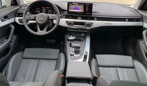 奧迪a4l空調濾芯具體位置在哪 在副駕駛手套箱的后面