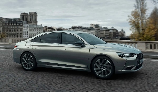 ds9幾個氣囊 6個安全氣囊(內部裝有氮氣)