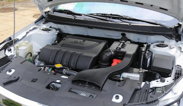 東南a5翼舞玻璃水在哪加 在發動機艙左下角添加