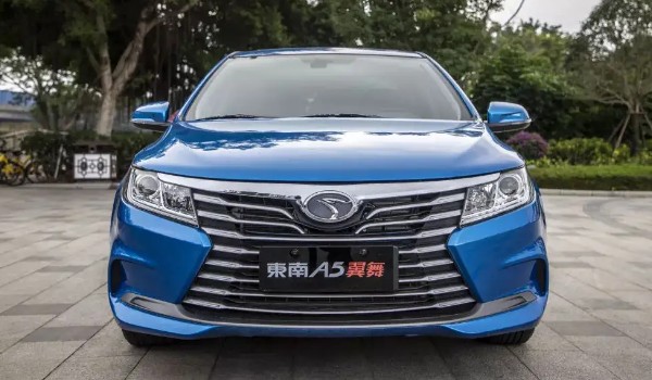 東南a5翼舞配置參數(shù) 車身長達(dá)4.5米(前后獨(dú)立懸架結(jié)構(gòu))