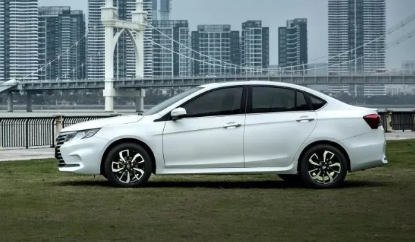 東南a5翼舞分期首付價(jià)格 分期首付1萬元(36期月供1210)