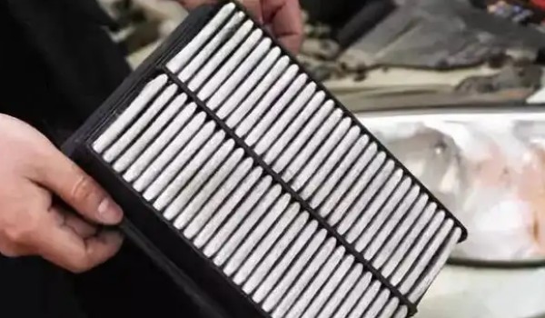 東南dx3空氣濾芯位置 位于發(fā)動機(jī)艙右下角