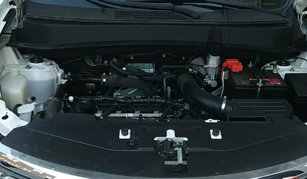 東南dx7這款車怎么樣 搭載1.5T四缸發動機(車身長達4.5米)