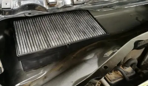 海馬8s空調濾芯在哪里 副駕駛手套箱的內側