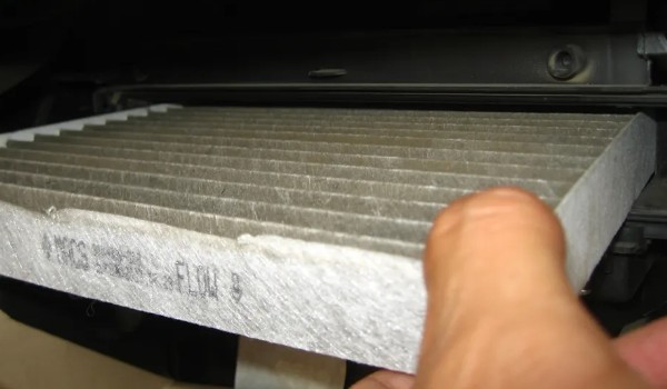 海馬8s空調濾芯在哪里 副駕駛手套箱的內側