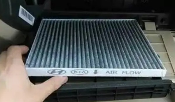 海馬6p空調濾芯在哪 位于副駕駛手套箱里面