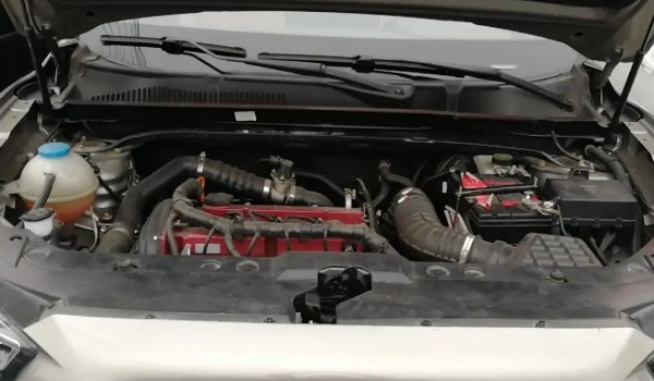 野馬t80空氣濾芯在哪里 位于發動機艙右下角