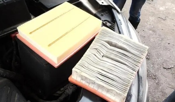 野馬t80空氣濾芯在哪里 位于發動機艙右下角