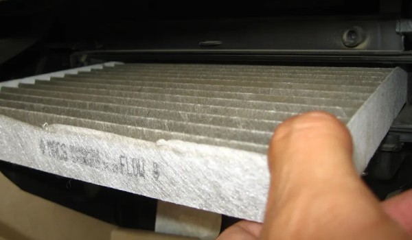 全界q1空調濾芯在哪里 位于副駕駛手套箱里面