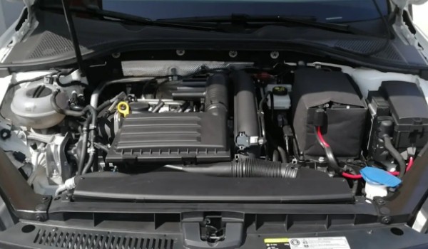 大眾凌渡什么地方加玻璃水 引擎艙右下角藍色瓶蓋