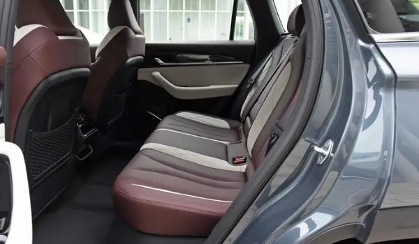 吉利星越l車身尺寸是多少 尺寸參數4770*1895*1689（后備箱常規容積562L）