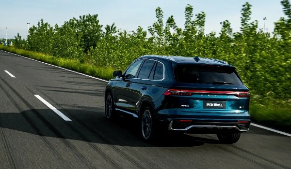 吉利星越l用的什么發動機 搭載1.5T和2.0T四缸發動機（百公里加速7.7秒）