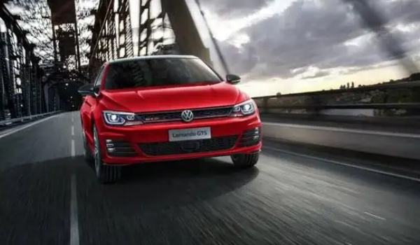 凌渡是什么發(fā)動機 搭載1.4T四缸發(fā)動機(百公里加速8.5秒)