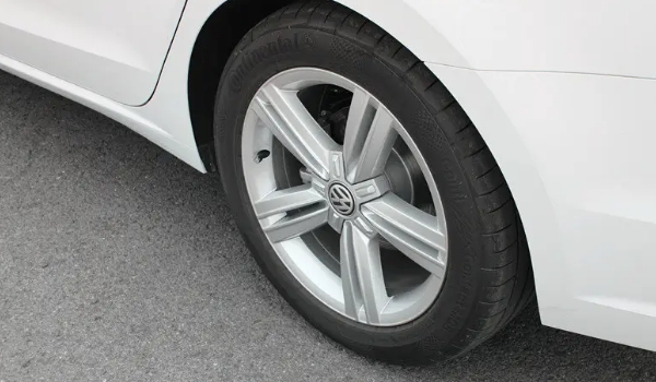 凌渡輪胎型號規格 采用兩種輪胎型號規格（205/55 R17和225/45 R18）