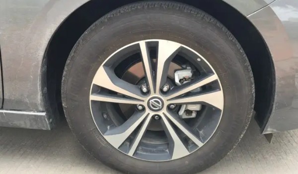 日產軒逸輪胎規格型號多少 輪胎型號為215/50 r17