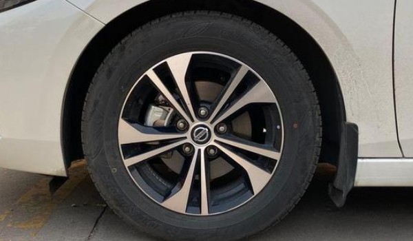 日產軒逸輪胎規格型號多少 輪胎型號為215/50 r17