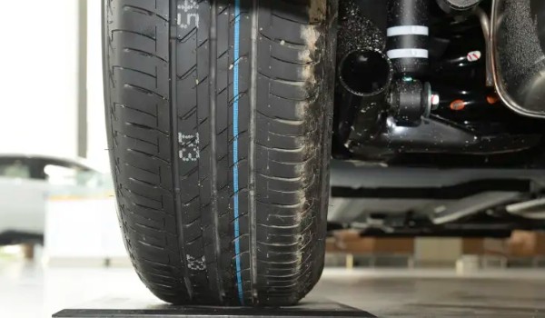 日產軒逸輪胎規格型號多少 輪胎型號為215/50 r17