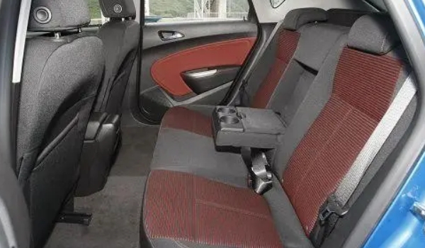 別克英朗怎么樣 動力夠用油耗低(搭配四個安全氣囊)