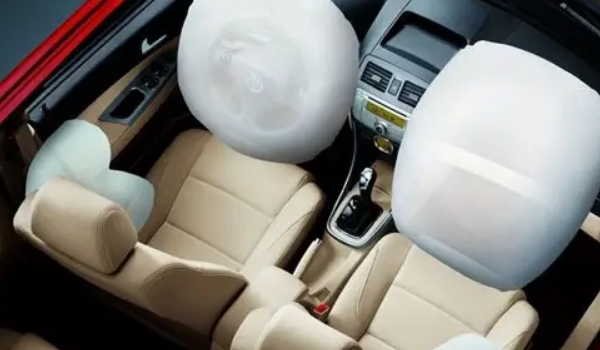 別克英朗怎么樣 動力夠用油耗低(搭配四個安全氣囊)