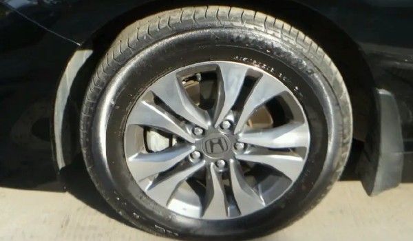 本田雅閣輪胎型號(hào)尺寸 輪胎型號(hào)為235/45 r18