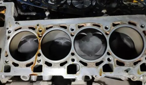 本田思域發動機怎么樣 動力十分充沛(搭載1.5T四缸發動機)