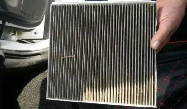 本田思域的空調濾芯在什么位置 在副駕駛手套箱內部