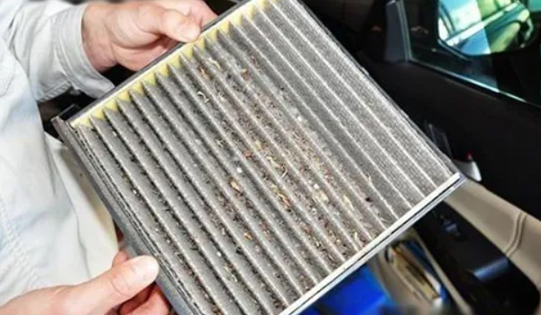 長安cs75plus空調濾芯在哪里 位于副駕駛的手套箱里面