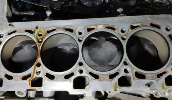 卡羅拉銳放發(fā)動機(jī)怎么樣 動力十分充沛(采用2.0L四缸發(fā)動機(jī))