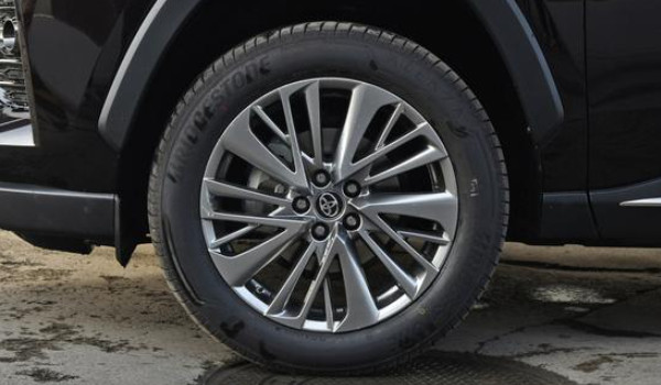 豐田威蘭達輪胎型號是多少 輪胎型號規格為235/55 r19