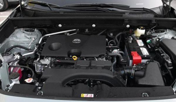 榮放在什么地方加玻璃水 發動機艙左下角黑色瓶蓋