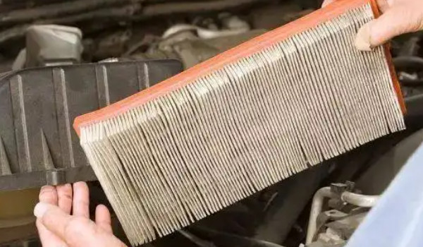 速騰空氣濾芯在什么位置 發動機艙右下方黑色管道旁