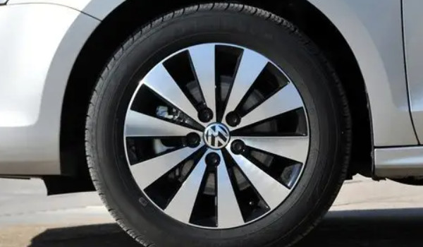 大眾速騰輪胎型號規格 輪胎型號規格為225/45 r18