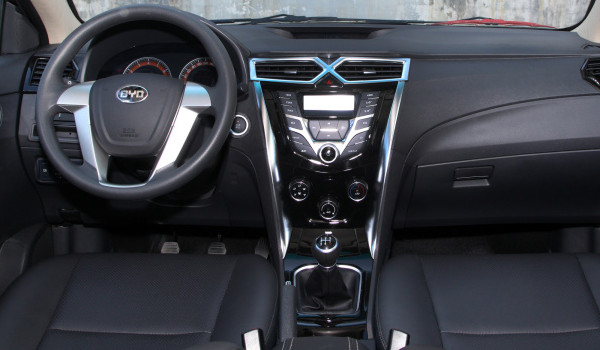 比亞迪f3新車多少錢2022款 比亞迪f3售價(jià)4萬一臺(tái)(二手價(jià)8千元)