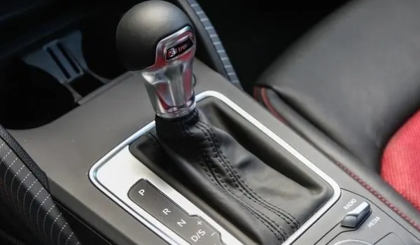 奧迪a3是什么變速箱 標配一種變速箱(7擋干式雙離合)