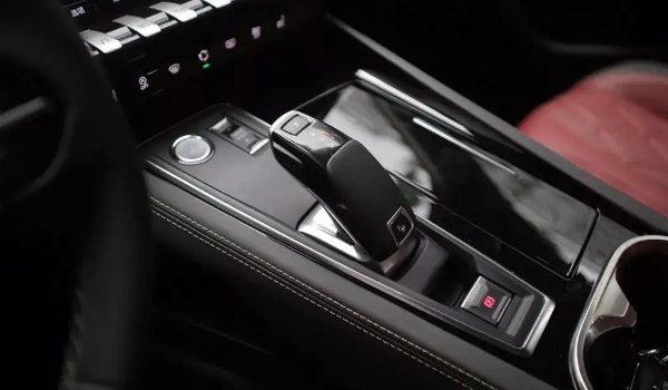 標致508是什么變速箱 采用兩種變速箱（6AT和8AT）