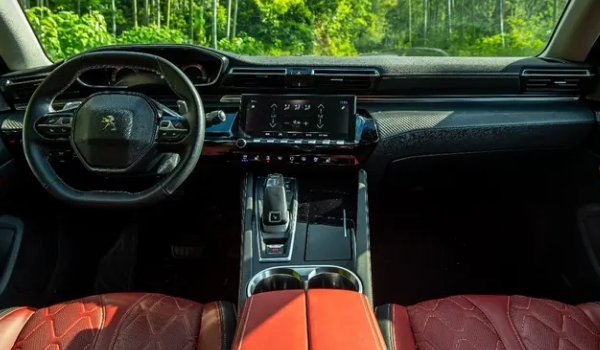 標(biāo)致508安全性能怎么樣 車身剛性底盤牢固(安全系統(tǒng)豐富)