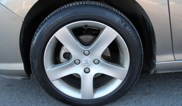 標致408輪胎是什么品牌 原廠輪胎品牌固特異（兩種尺寸規格）