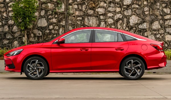 名爵5哪個顏色好看 雪山白配色好看(夜間安全性高)