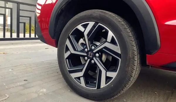 思皓x8輪胎是什么牌子 原裝輪胎品牌萬力