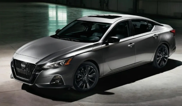 天籟車身尺寸是多少 長(zhǎng)寬高4901*1850*1450mm