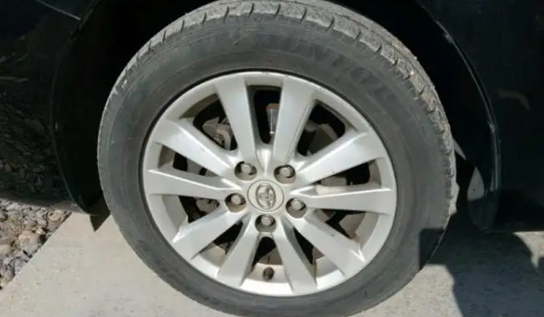 豐田卡羅拉輪轂尺寸參數 卡羅拉輪轂尺寸為15英寸